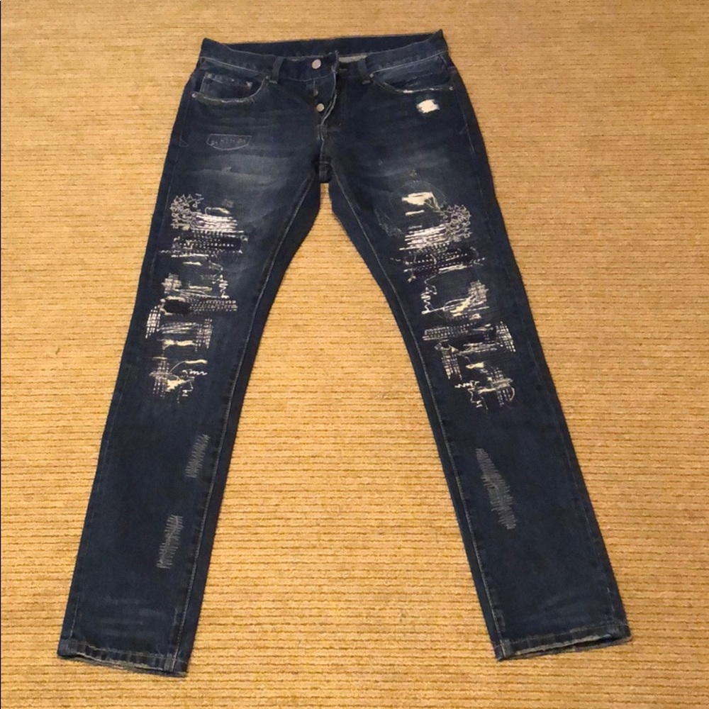 Ripped skinny jeans